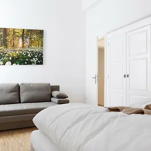 Apartment Sc 02 By Rockchair L Superhost Status L 4 Bedrooms Boxspringbeds 2 Bathrooms Balcony Elevator - Cozy Family & Business Flair Welcomes You!