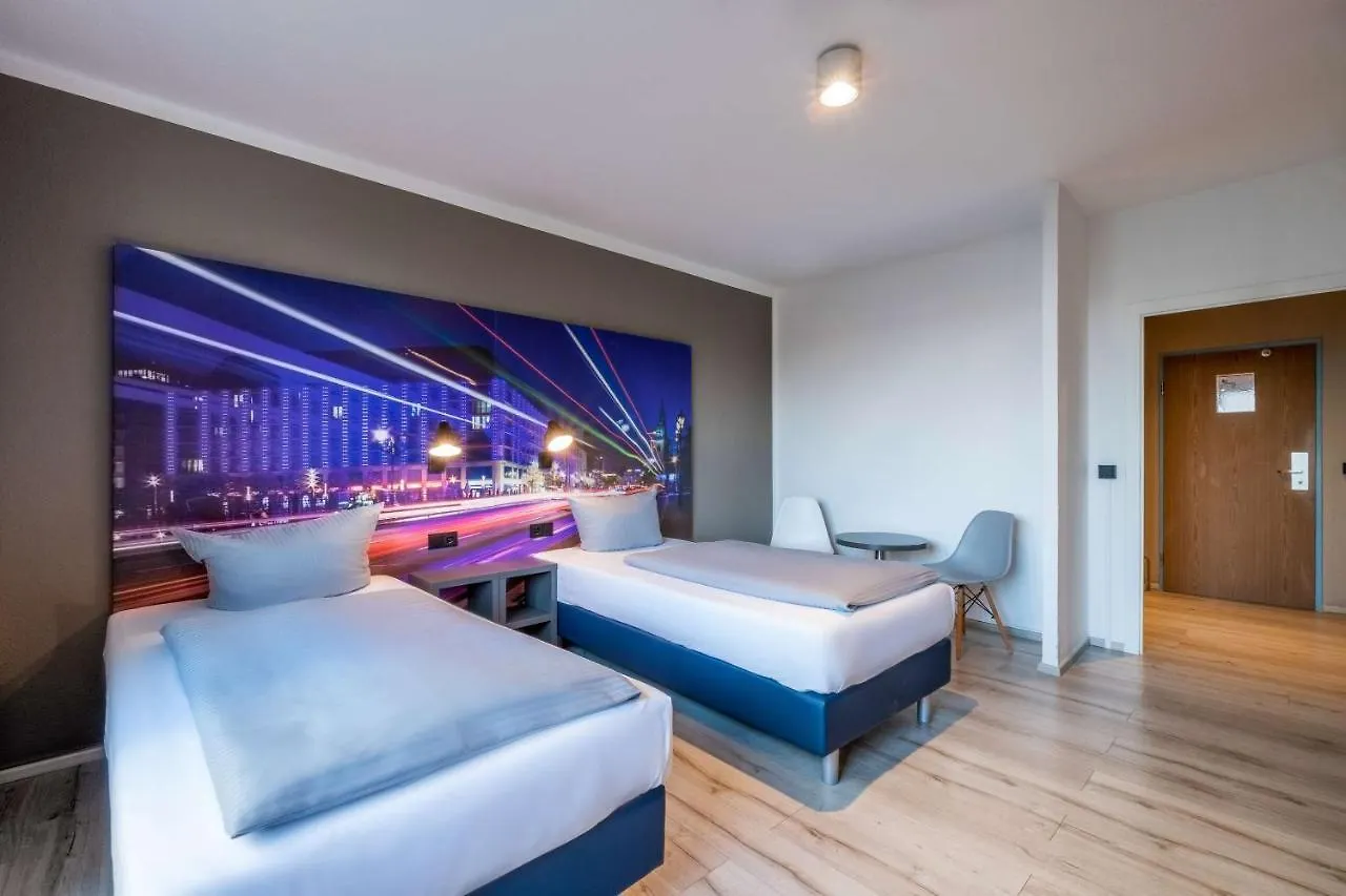 Hotel Berlin Lichtenberg 3*,